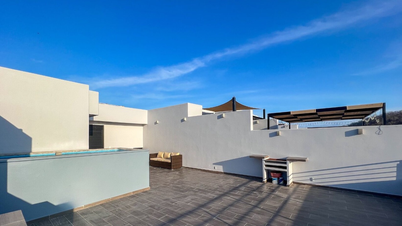 Photo of Patio Balcony in L