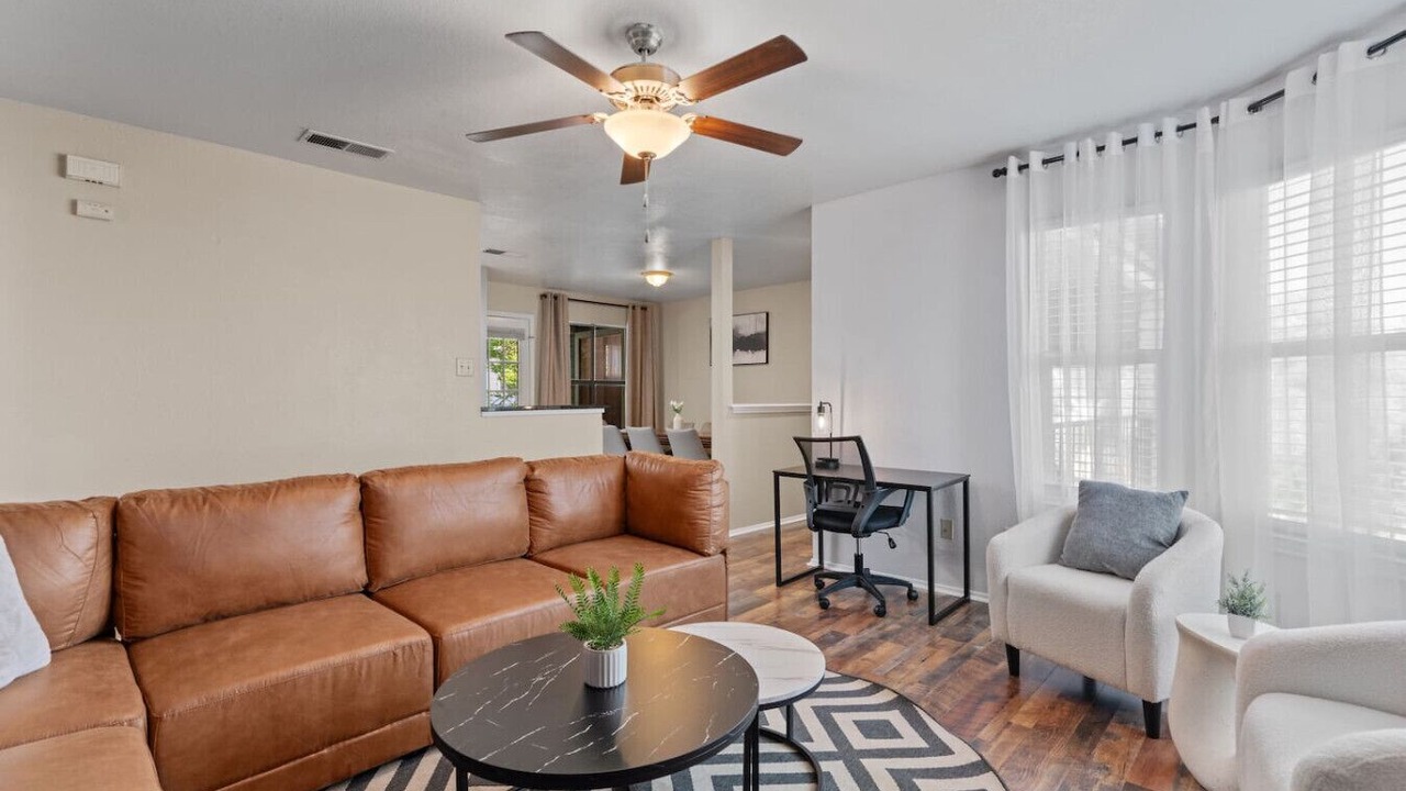 Photo of Livingroom in McNeil