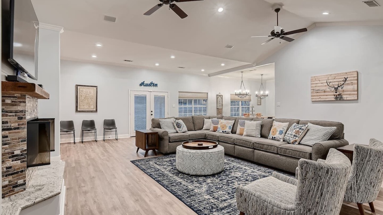 Photo of Livingroom in Spicewood