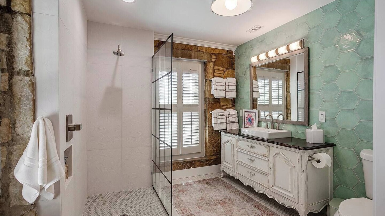 Photo of Bathroom in Granbury
