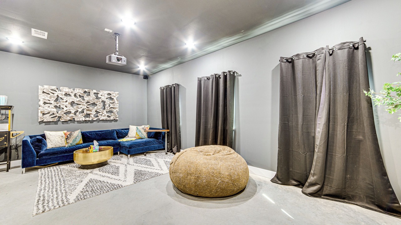 Photo of Livingroom in Point