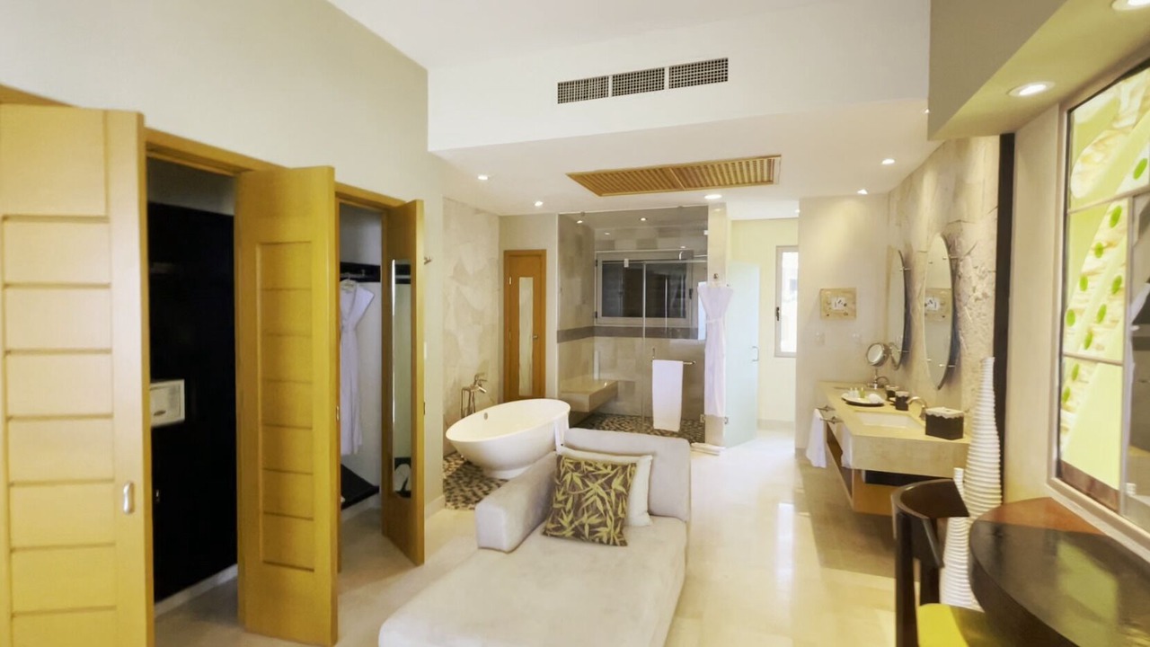 Photo of Bathroom in South Shore Hotel Area