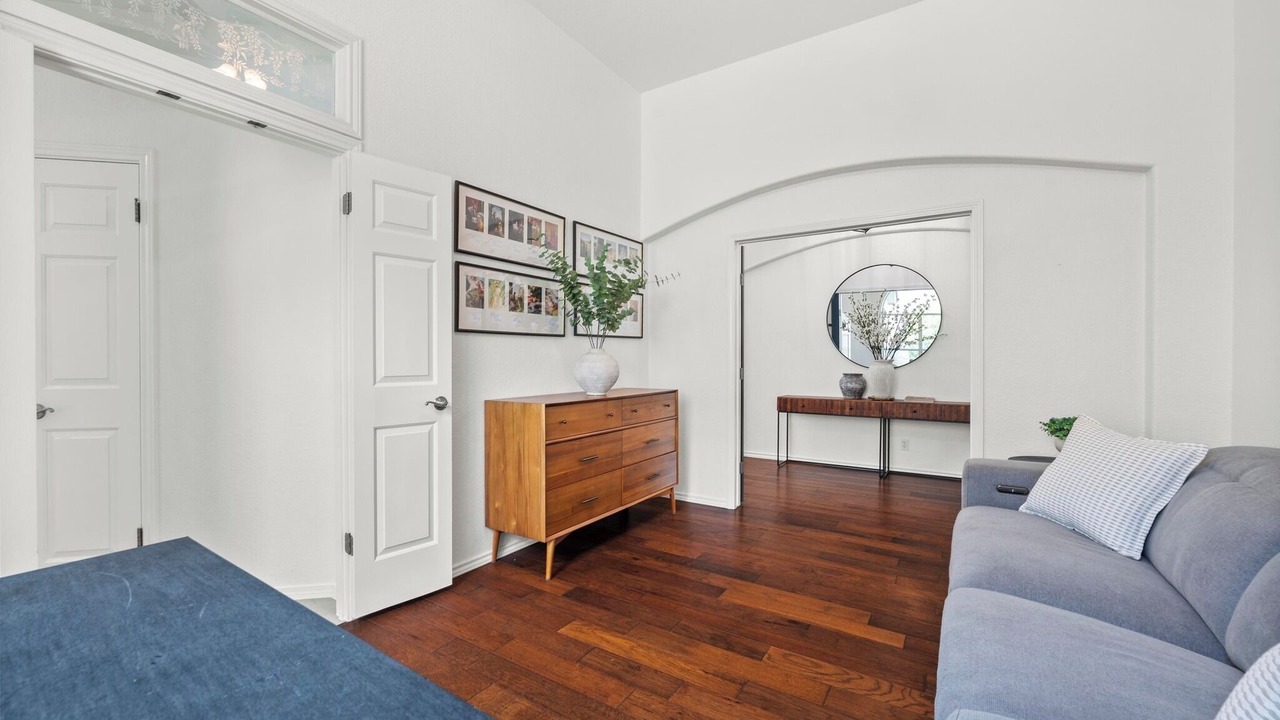Photo of Livingroom in Lake Pointe