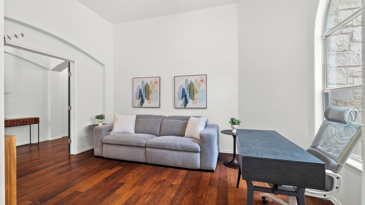 Photo of Livingroom in Lake Pointe