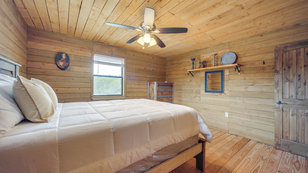 Photo of Bedroom in Leakey