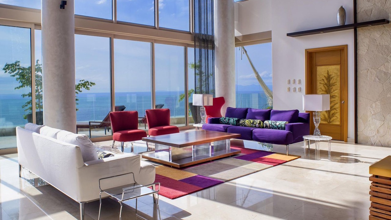 Photo of Livingroom in South Shore Hotel Area