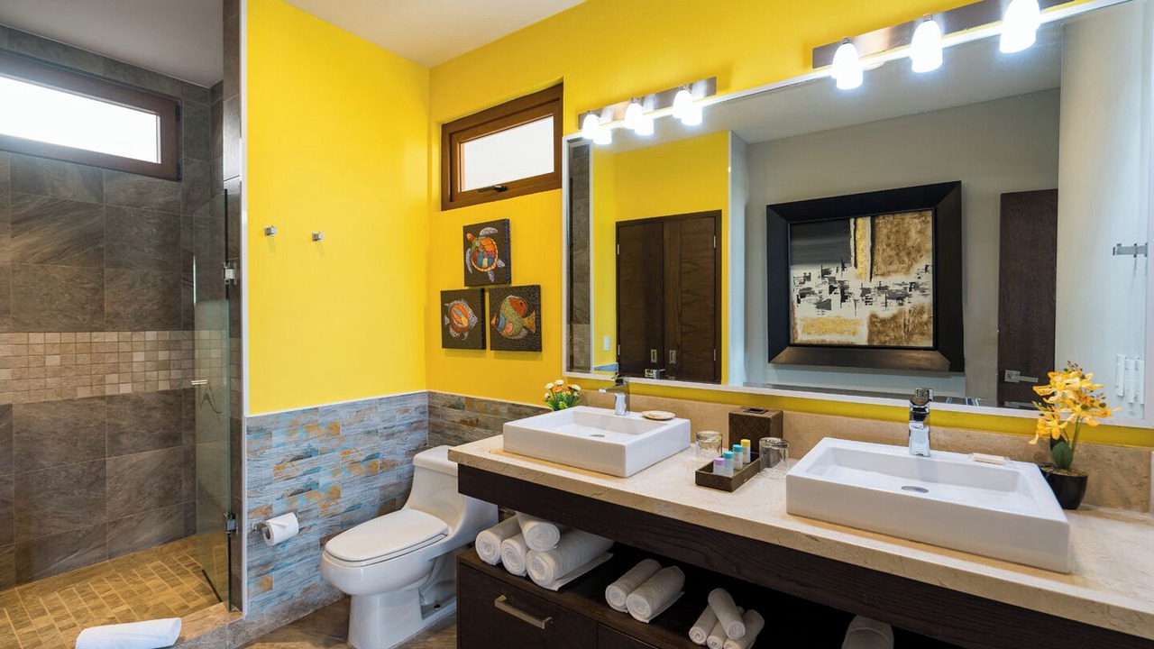 Photo of Bathroom in Romantic Zone