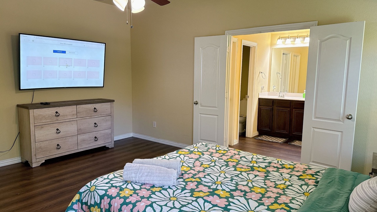 Photo of Bedroom in Southwest Arlington