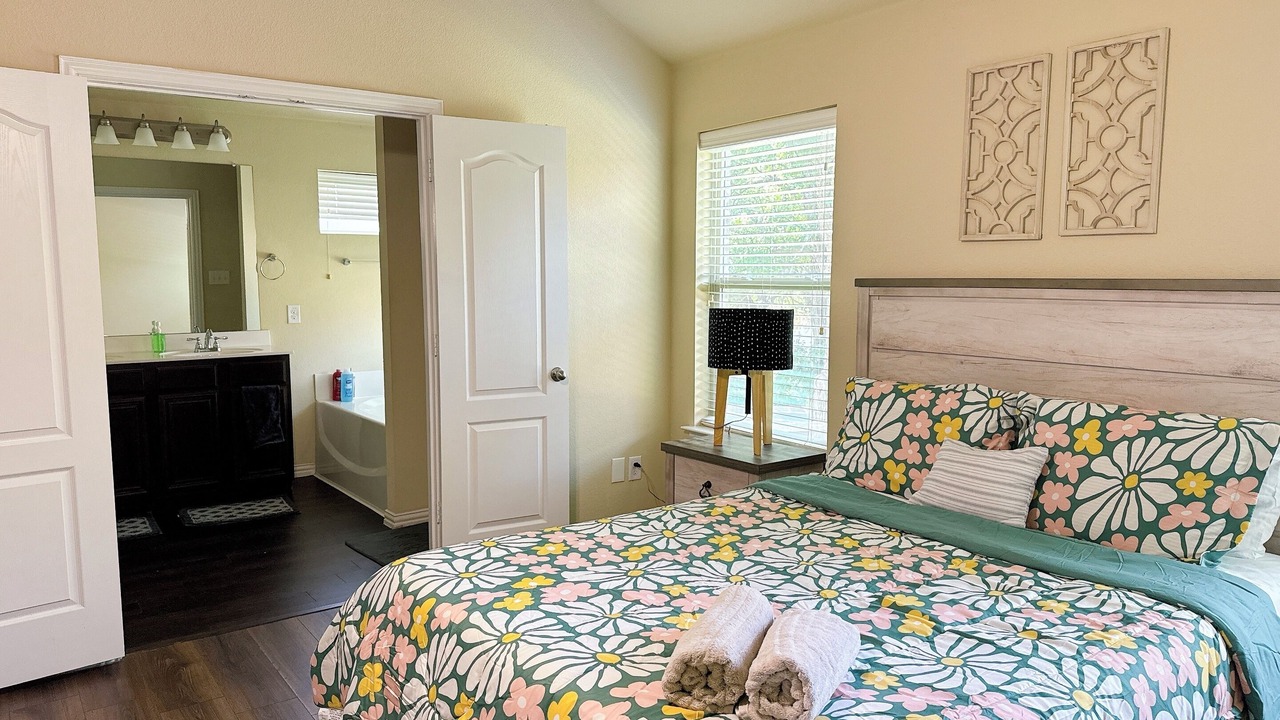 Photo of Bedroom in Southwest Arlington