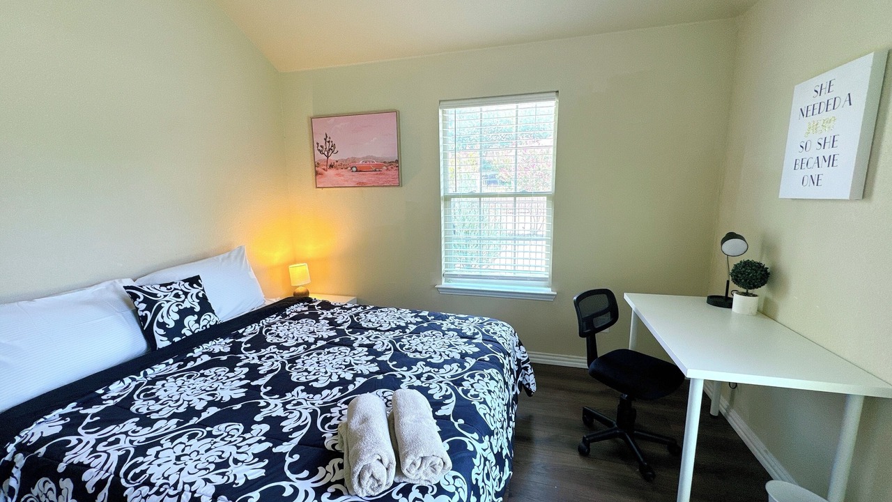 Photo of Bedroom in Southwest Arlington