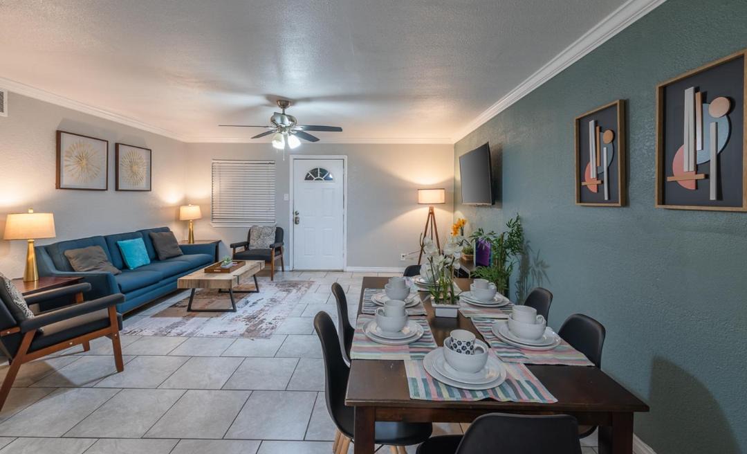 Photo of Livingroom in Mahncke Park