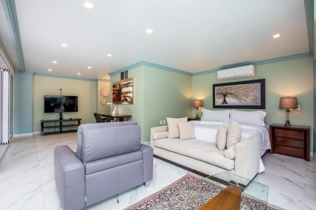 Photo of Livingroom in South Shore Hotel Area