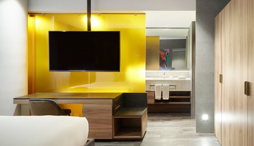 Suite, 1 King Bed, Corner (Corner)