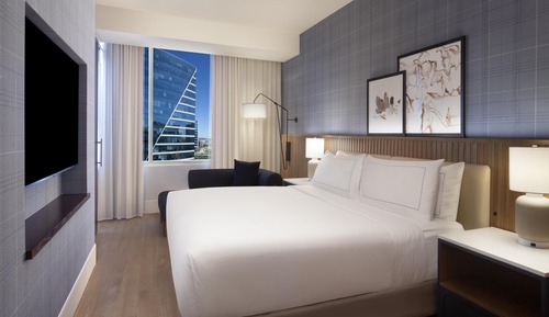  Deluxe Junior Suite, 1 King Bed, Accessible, Non-Smoking