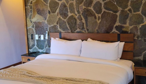 Club House, 2 Bedrooms, Hill View