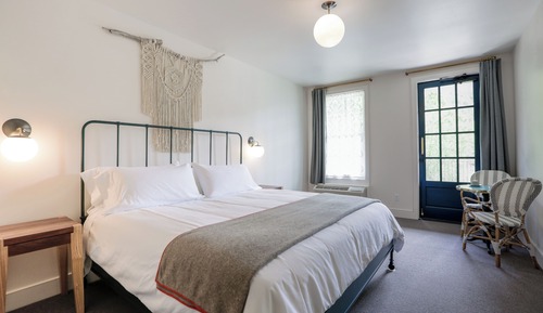 Room, 1 King Bed (Riverfront)
