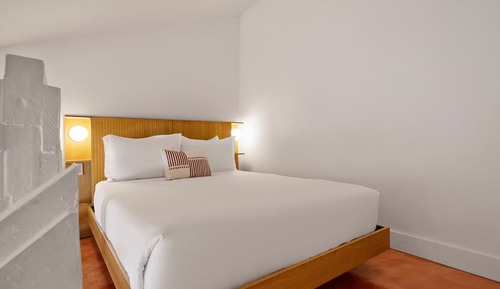 Deluxe Studio, 1 Queen Bed with Sofa bed
