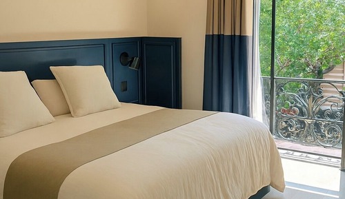 Signature Room