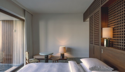 Room, Balcony