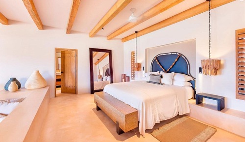 Premium Room, 1 King Bed, Pool View