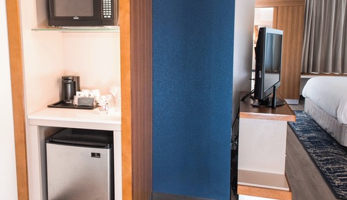 Suite, Multiple Beds, Hearing Accessible (Accessible Bathtub)