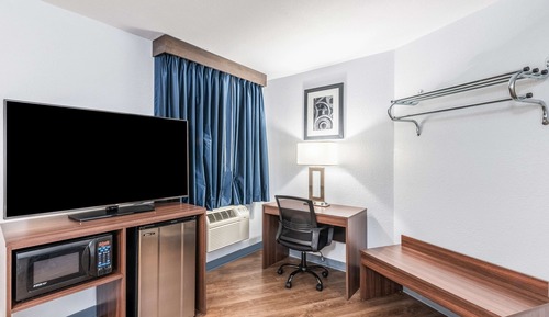 Suite, 1 Queen Bed (Stairs Only)