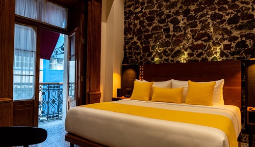 Superior Room 1 King Bed