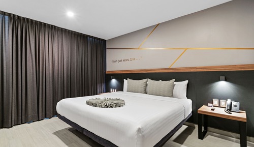 Standard Room, 1 King Bed