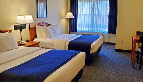 2 Queen Beds Nonsmoking Pikes Peak View