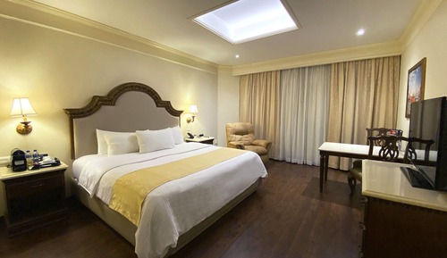Deluxe Room, 1 King Bed