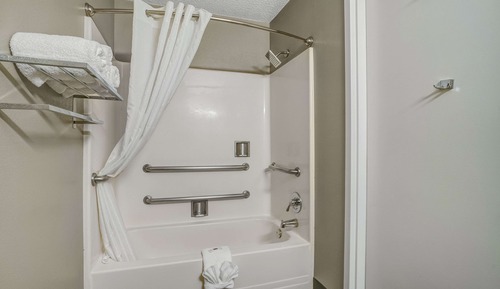 Deluxe Room, 1 Queen Bed, Accessible, Non Smoking