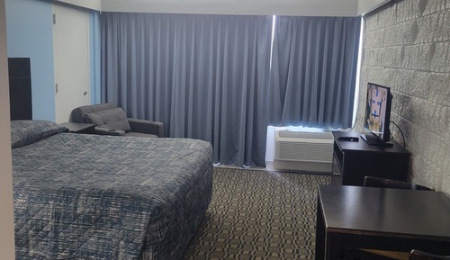 Standard Queen Oceanfront Efficiency Includes Kitchenette (No Pets Allowed)