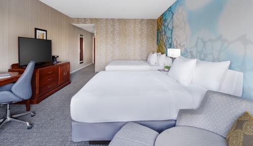 Room, 2 Queen Beds, Hearing Accessible (Accessible Bathtub)
