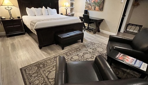 Deluxe Room, 1 King Bed (No Pets)