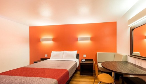 Standard Room, 1 Queen Bed, Accessible, Smoking