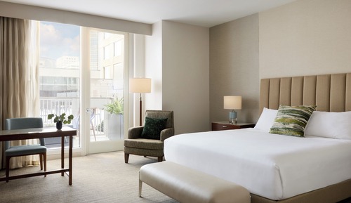 Junior Suite, 1 King Bed, Accessible Bathtub, Pool Access (Pool Access)