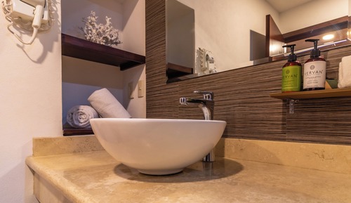 Deluxe King Suite with full Pacific Ocean Views