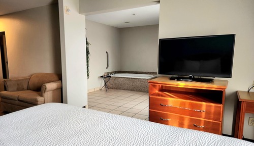 Suite, 1 King Bed, Non Smoking, Jetted Tub
