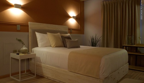 Deluxe Room, 1 Queen Bed (Berry)