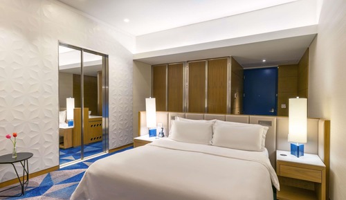 Luxury Room, 1 King Bed, City View