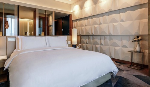 Superior Room, 1 King Bed (Angel of Independence Skyline View)