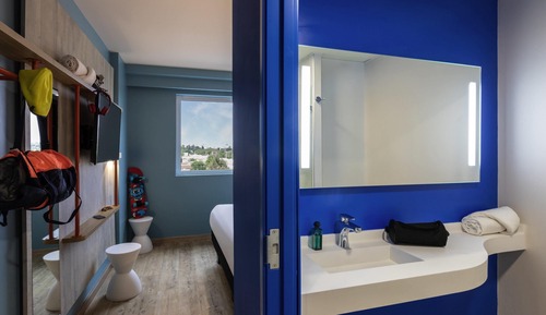 Standard Room, 1 Queen Bed