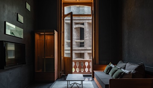 Suite with 1 King bed, Juliette Balcony and Historical view