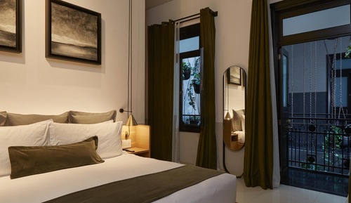 Room, 1 King Bed (Indoor Balcony)