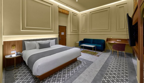 Suite, 1 King Bed with Sofa bed