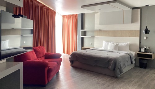Junior Suite, 1 King Bed, City View