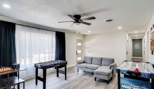 House (4 Bedrooms)