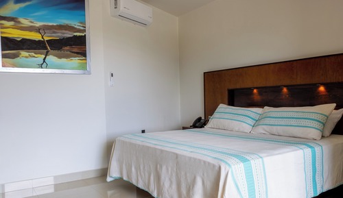 Deluxe Suite, City View