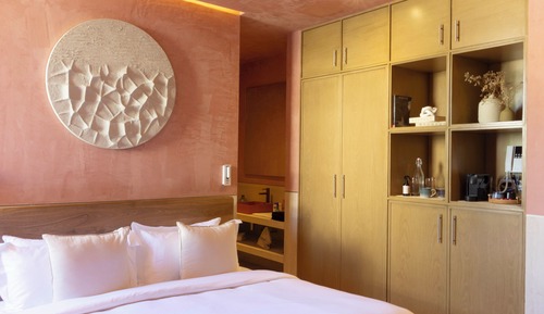 Deluxe Suite, City View