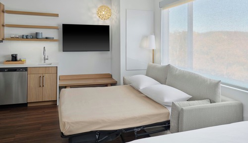 Studio, Multiple Beds (Mobility/Hearing Access, Roll-in Shwr)